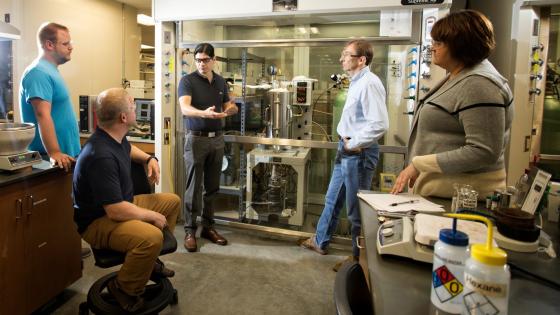 dr. eduardo santillan-jimenez presents a biofuel reactor to a group